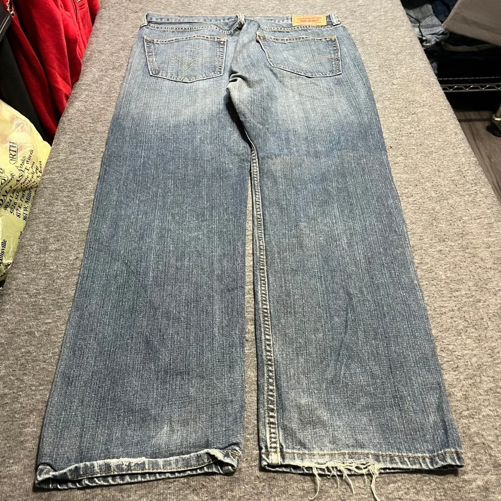 Levi Strauss 505 Straight Fit Jeans Mens 36x32 Medium Wash Blue Denim Pants